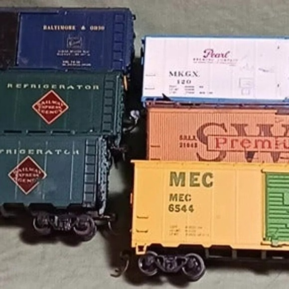 HO Scale Boxcar and Container Loaded Flat Cars Lot of 6 - Picture 13 of 13